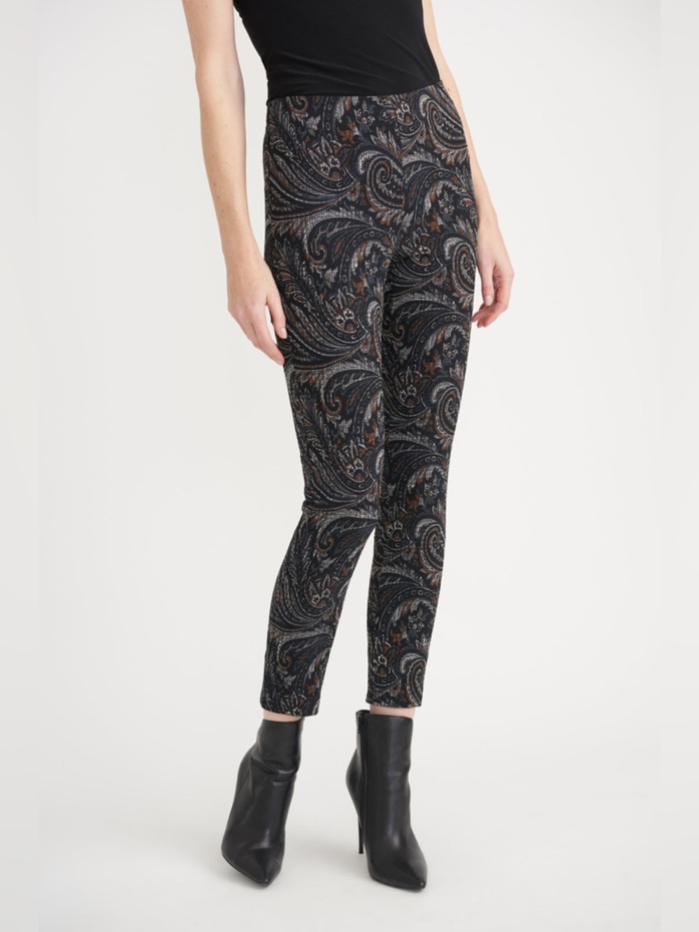 Joseph Ribkoff. Black/Multi Paisley Cropped Pant. Size 6.